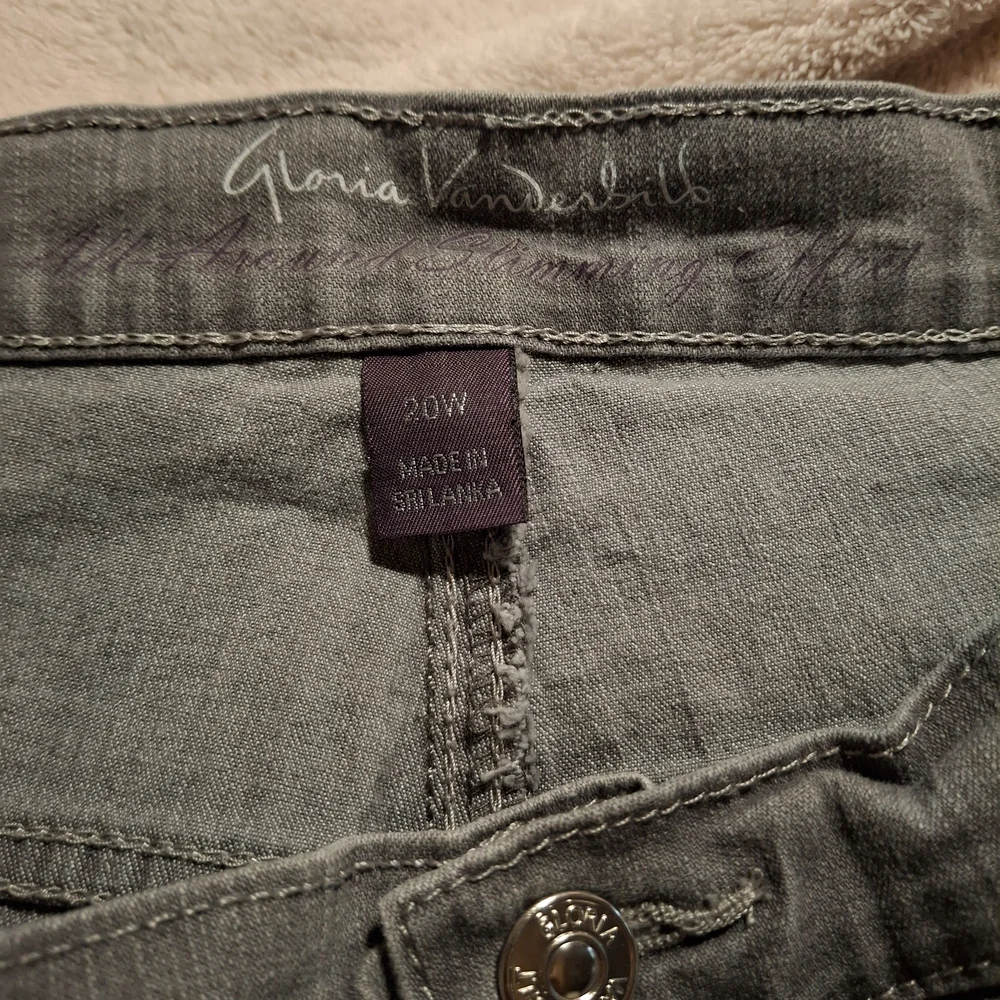 Gloria Vanderbilt Charcoal Capris with Elegant Embroidery - Picture 2 of 4